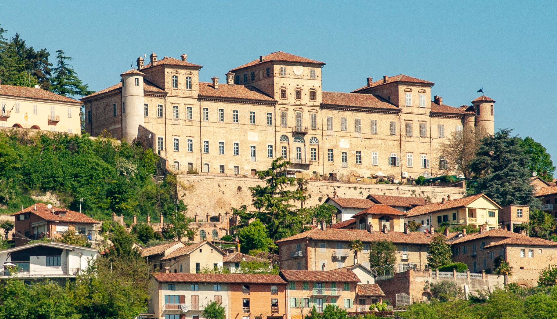 Magliano Alfieri Castle