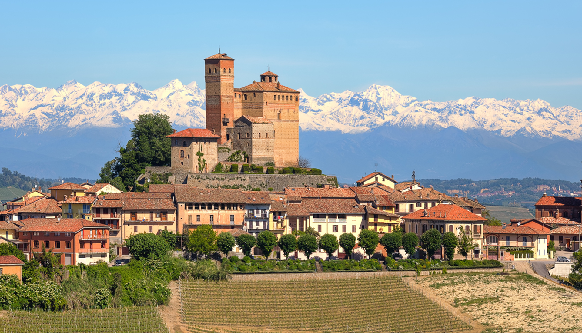 Serralunga d’Alba Castle